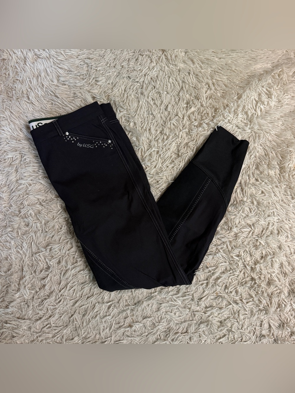 Women’s Size 32R Black USG Full Seat Horseback Riding Breeches. Good Condition.